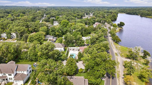 408 S Lake Drive, Lakewood, NJ 08701