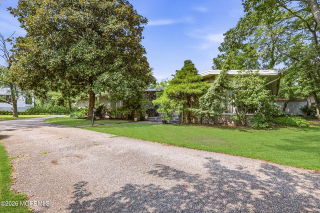 408 S Lake Drive, Lakewood, NJ 08701