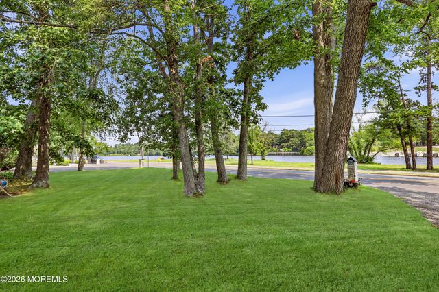 408 S Lake Drive, Lakewood, NJ 08701