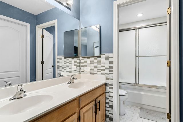 71 Willow Parkway 72-2, Buffalo Grove, IL 60089