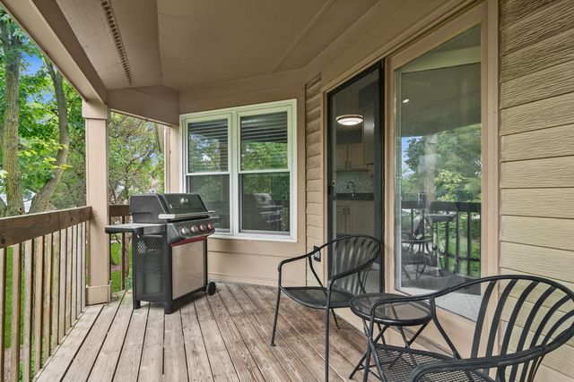 71 Willow Parkway 72-2, Buffalo Grove, IL 60089