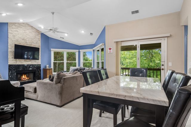 71 Willow Parkway 72-2, Buffalo Grove, IL 60089