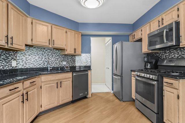 71 Willow Parkway 72-2, Buffalo Grove, IL 60089