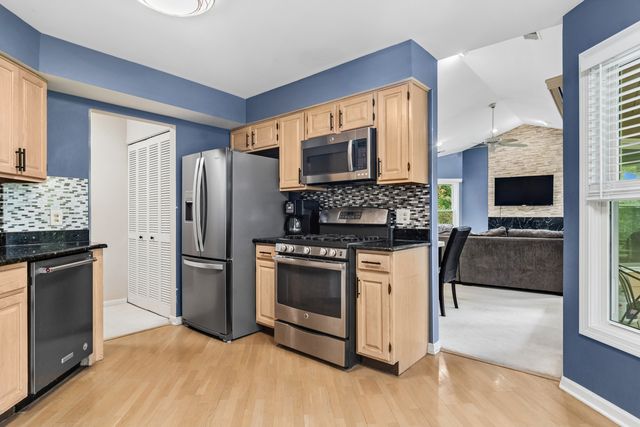 71 Willow Parkway 72-2, Buffalo Grove, IL 60089