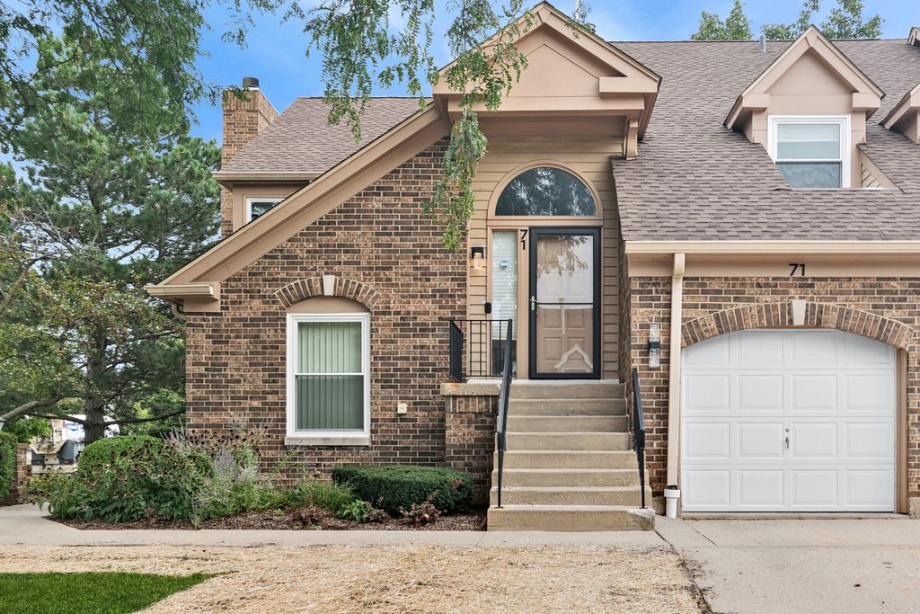 71 Willow Parkway 72-2, Buffalo Grove, IL 60089