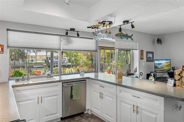 906 SAGO PALM WAY, Apollo Beach, FL 33572