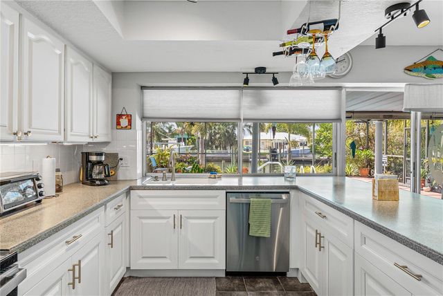 906 SAGO PALM WAY, Apollo Beach, FL 33572