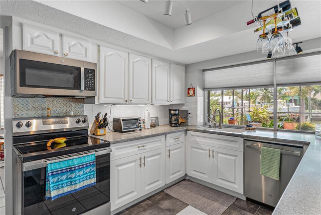 906 SAGO PALM WAY, Apollo Beach, FL 33572