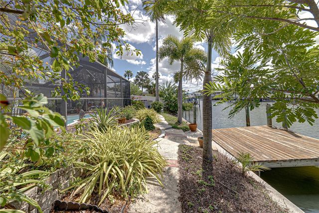 906 SAGO PALM WAY, Apollo Beach, FL 33572