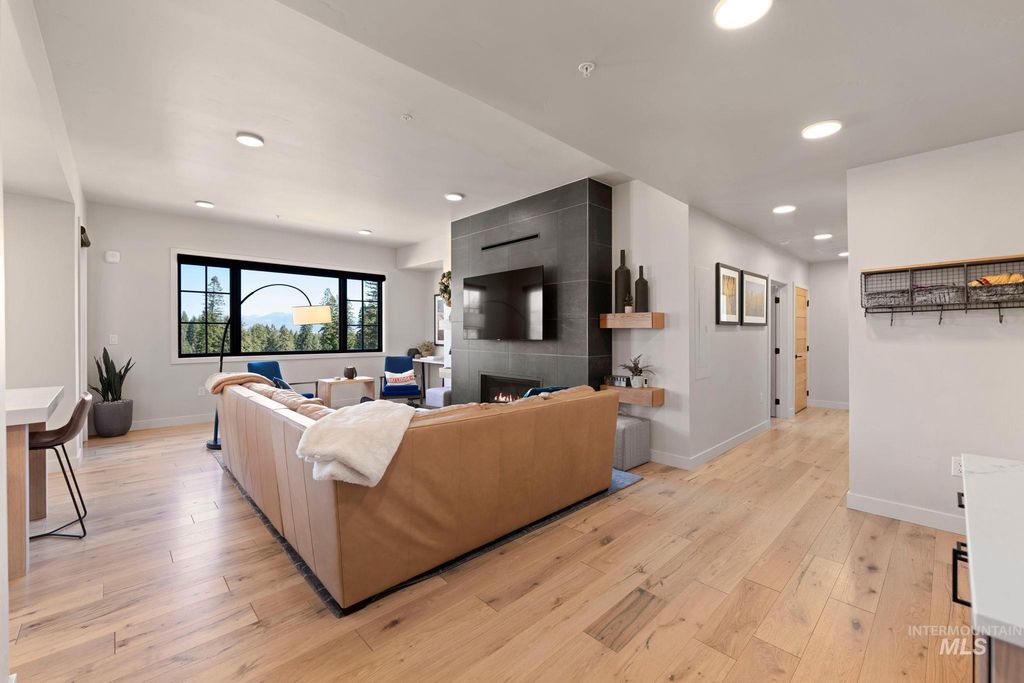 720 Village Drive 301, Donnelly, ID 83615 photo 9