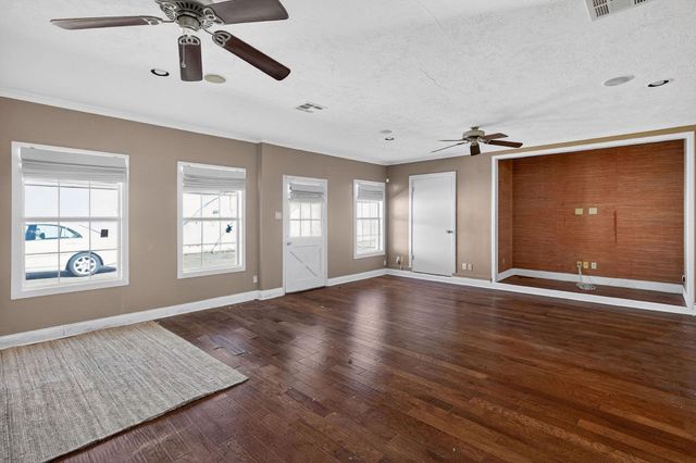 607 S Haswell Drive, Bryan, TX 77803