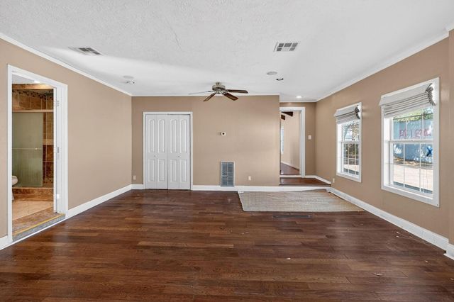 607 S Haswell Drive, Bryan, TX 77803