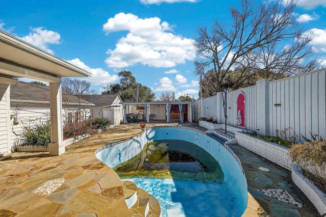 607 S Haswell Drive, Bryan, TX 77803