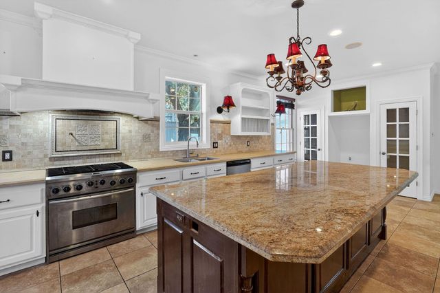 607 S Haswell Drive, Bryan, TX 77803