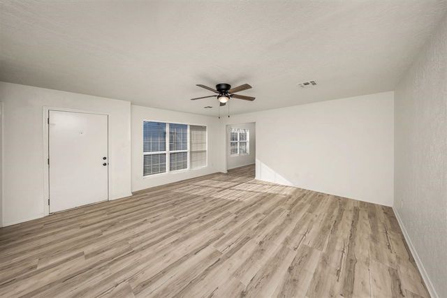 1214 NW Columbia Ave, Lawton, OK 73507