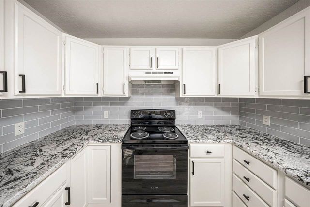 1214 NW Columbia Ave, Lawton, OK 73507