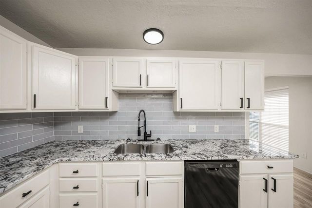 1214 NW Columbia Ave, Lawton, OK 73507