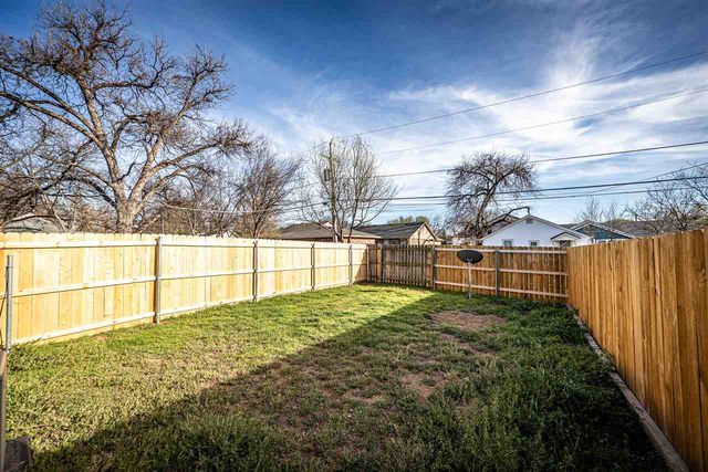 1214 NW Columbia Ave, Lawton, OK 73507