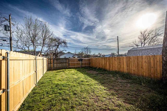 1214 NW Columbia Ave, Lawton, OK 73507