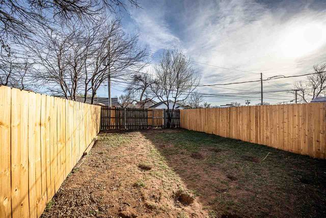 1214 NW Columbia Ave, Lawton, OK 73507