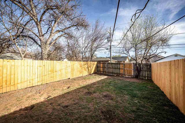 1214 NW Columbia Ave, Lawton, OK 73507