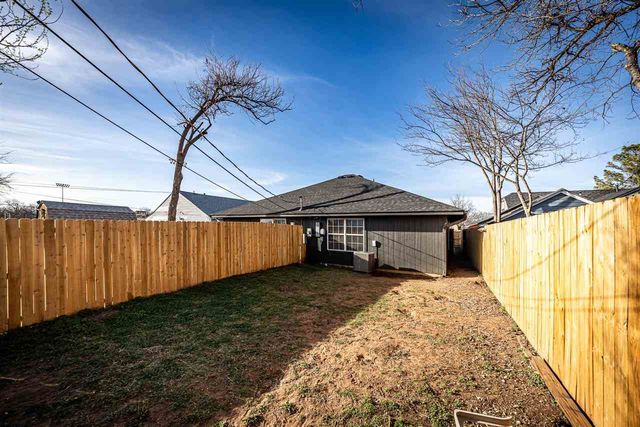 1214 NW Columbia Ave, Lawton, OK 73507