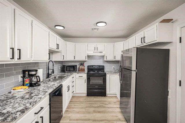 1214 NW Columbia Ave, Lawton, OK 73507