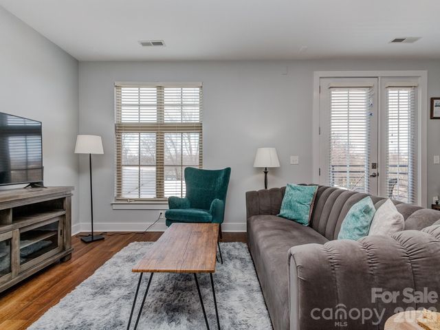 1101 W 1st Street 211, Charlotte, NC 28202