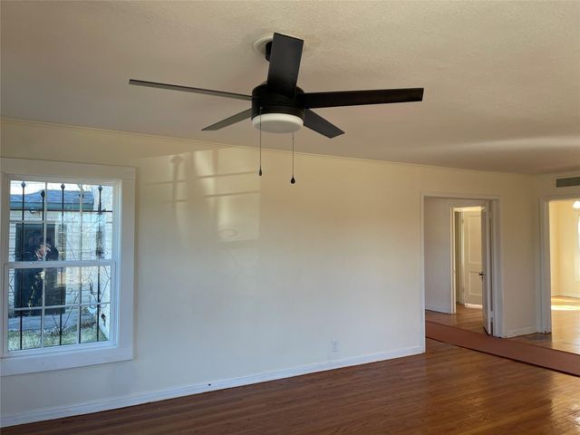 111 W Fowler Ave W, Killeen, TX 76541