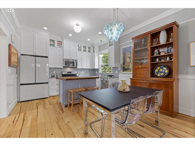 537 Se SPOKANE St, Portland, OR 97202