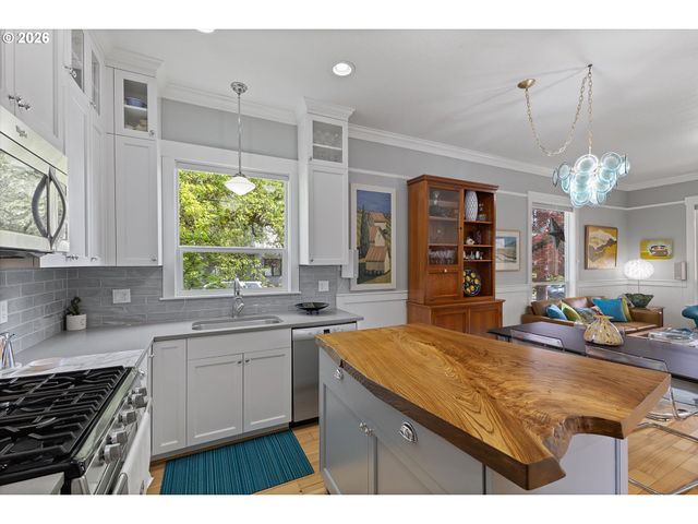 537 Se SPOKANE St, Portland, OR 97202