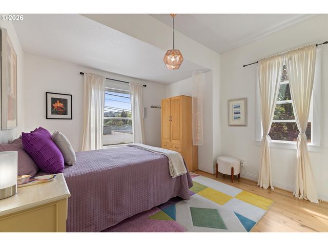 537 Se SPOKANE St, Portland, OR 97202