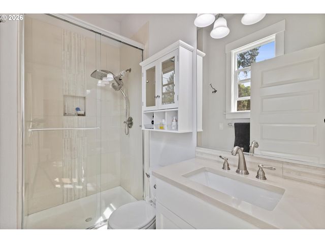 537 Se SPOKANE St, Portland, OR 97202