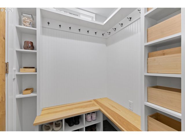 537 Se SPOKANE St, Portland, OR 97202
