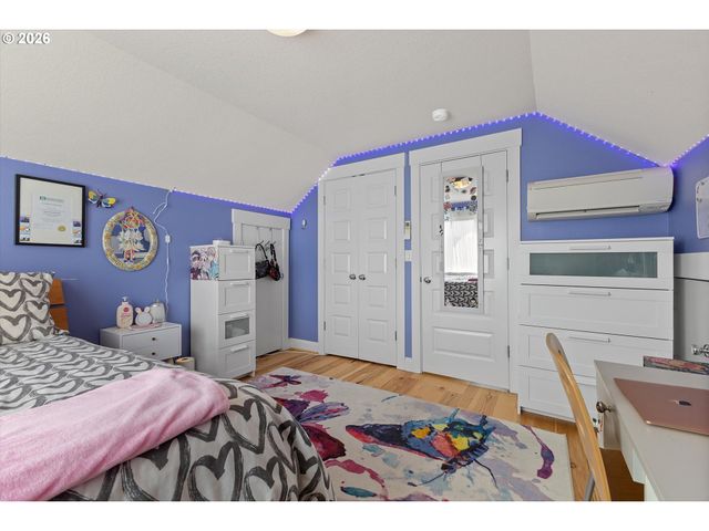 537 Se SPOKANE St, Portland, OR 97202