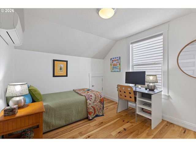537 Se SPOKANE St, Portland, OR 97202