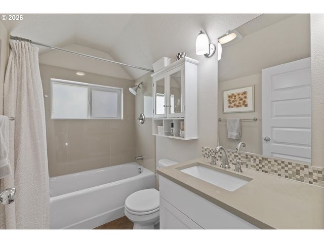 537 Se SPOKANE St, Portland, OR 97202