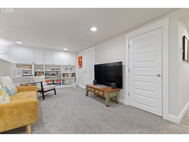 537 Se SPOKANE St, Portland, OR 97202