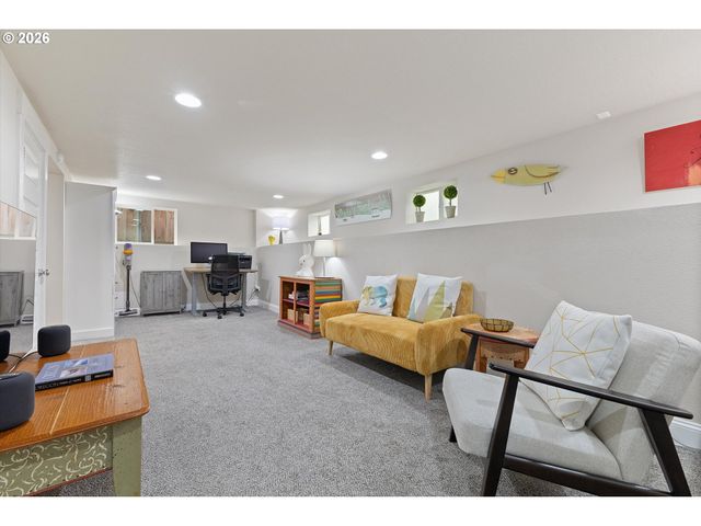 537 Se SPOKANE St, Portland, OR 97202