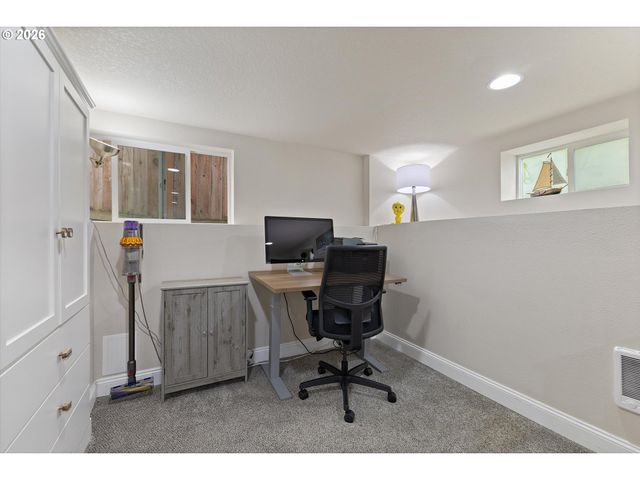 537 Se SPOKANE St, Portland, OR 97202