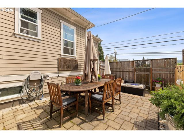 537 Se SPOKANE St, Portland, OR 97202