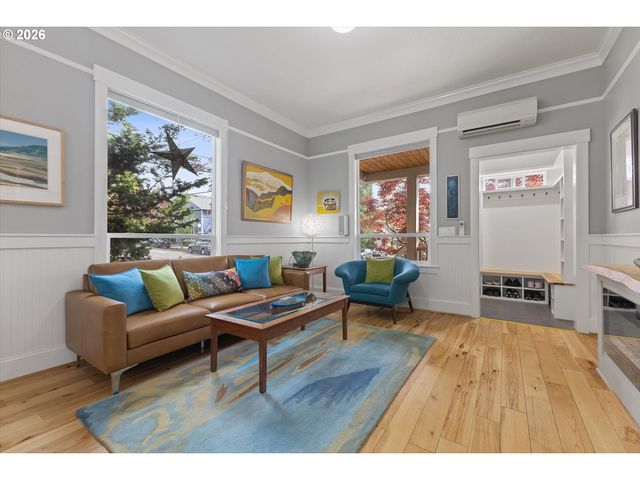 537 Se SPOKANE St, Portland, OR 97202