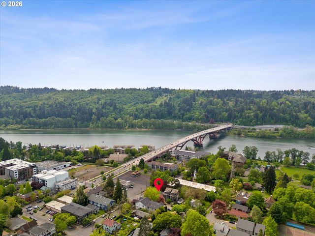 537 Se SPOKANE St, Portland, OR 97202