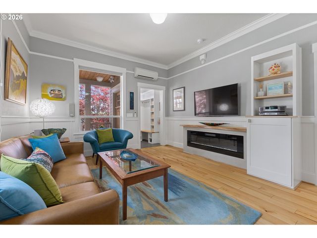 537 Se SPOKANE St, Portland, OR 97202