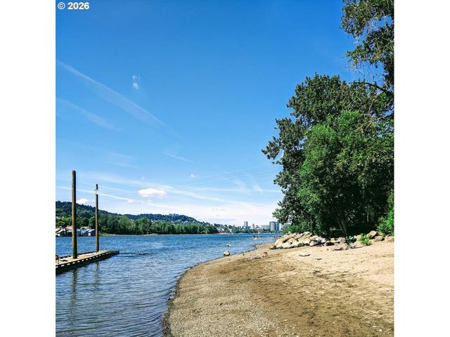 537 Se SPOKANE St, Portland, OR 97202