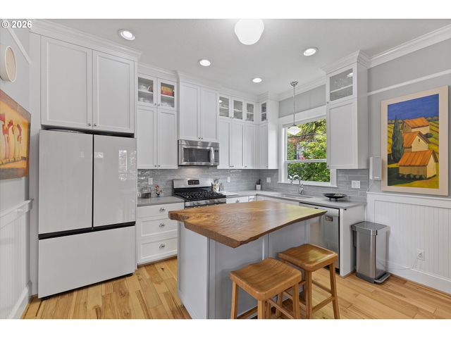 537 Se SPOKANE St, Portland, OR 97202