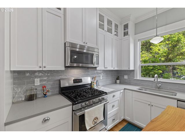 537 Se SPOKANE St, Portland, OR 97202