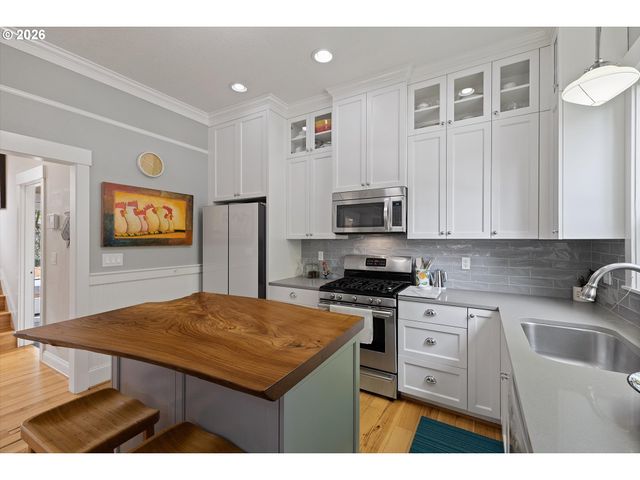 537 Se SPOKANE St, Portland, OR 97202