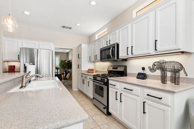 78727 Stansbury Court, Palm Desert, CA 92211