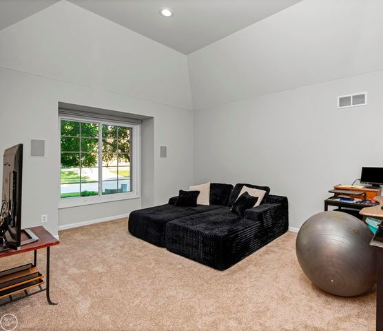 55261 Kingsway Drive, Shelby Twp, MI 48316